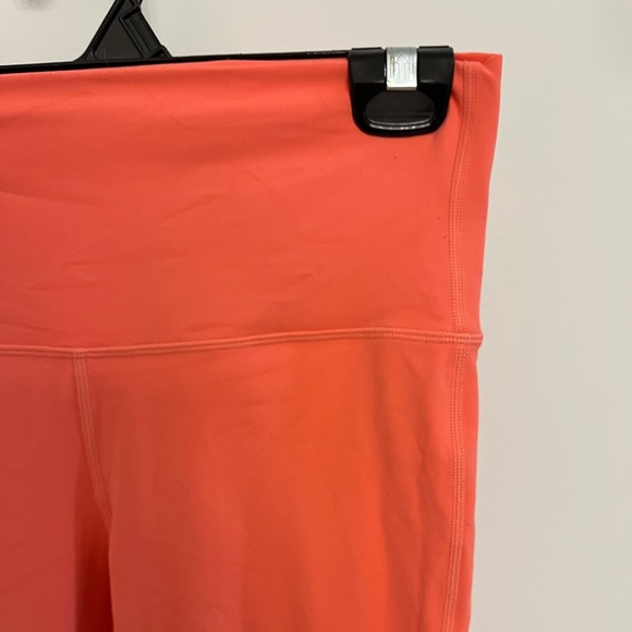 lululemon bright pink leggings (double lined) size 8 (M) - Picture 2 of 3